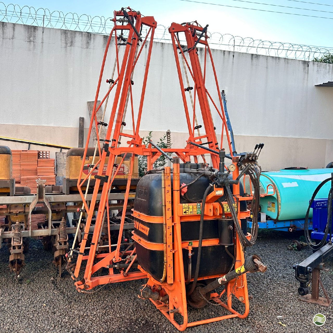 PULVERIZADOR JACTO CONDOR 600 M12 Acoplado Hidráulico Triamaq Tratores UBERLANDIA MINAS GERAIS MG